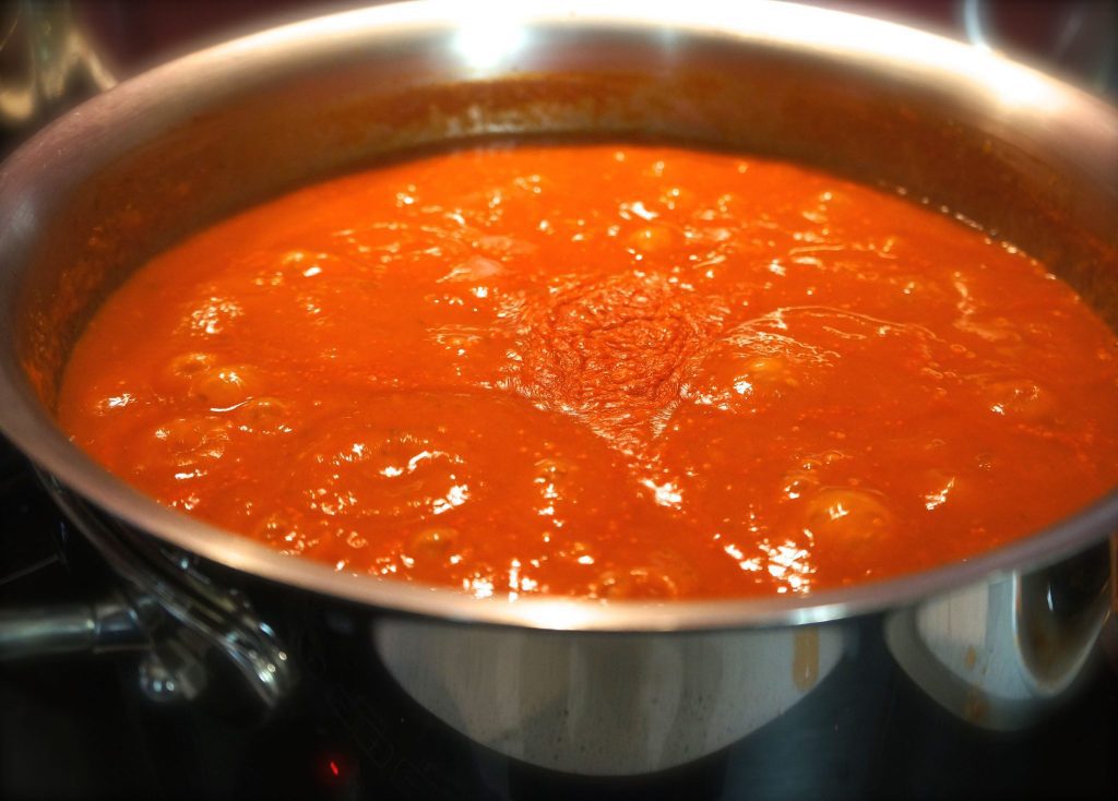 Cooking the tomato sauce